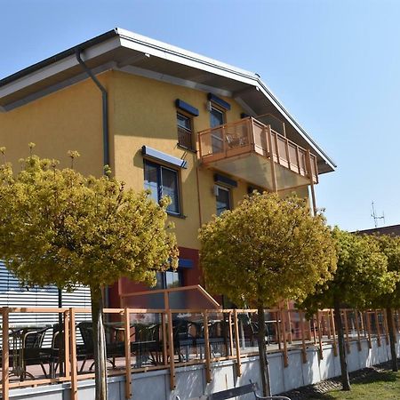 Hotel Garni "Am Hafen" ハーフェルベルク エクステリア 写真