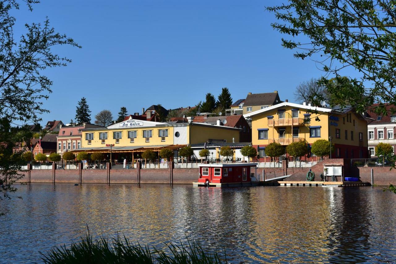 Hotel Garni "Am Hafen" ハーフェルベルク エクステリア 写真