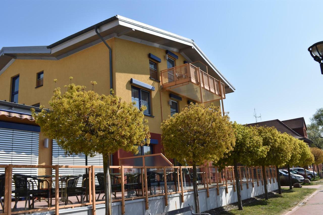 Hotel Garni "Am Hafen" ハーフェルベルク エクステリア 写真