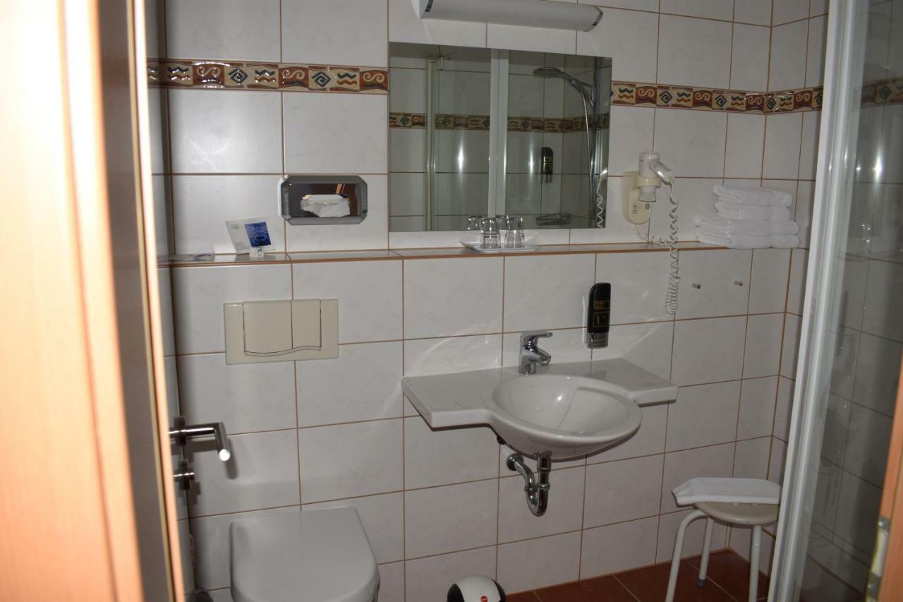 Hotel Garni "Am Hafen" ハーフェルベルク エクステリア 写真