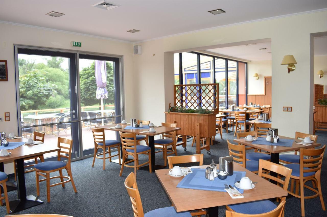 Hotel Garni "Am Hafen" ハーフェルベルク エクステリア 写真