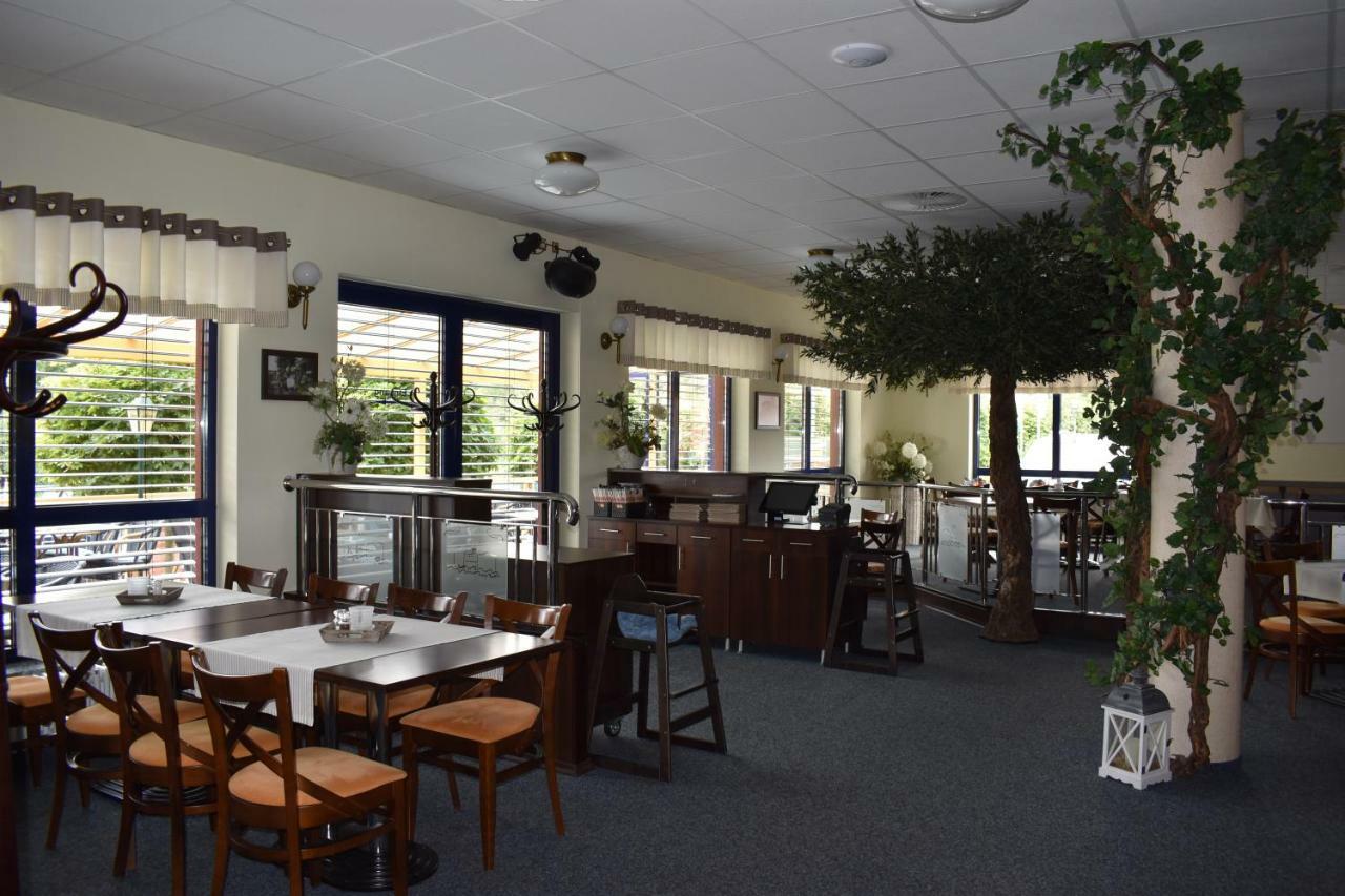 Hotel Garni "Am Hafen" ハーフェルベルク エクステリア 写真