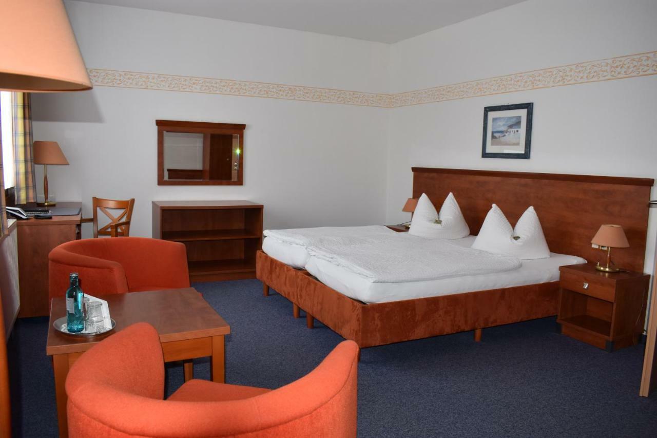Hotel Garni "Am Hafen" ハーフェルベルク エクステリア 写真