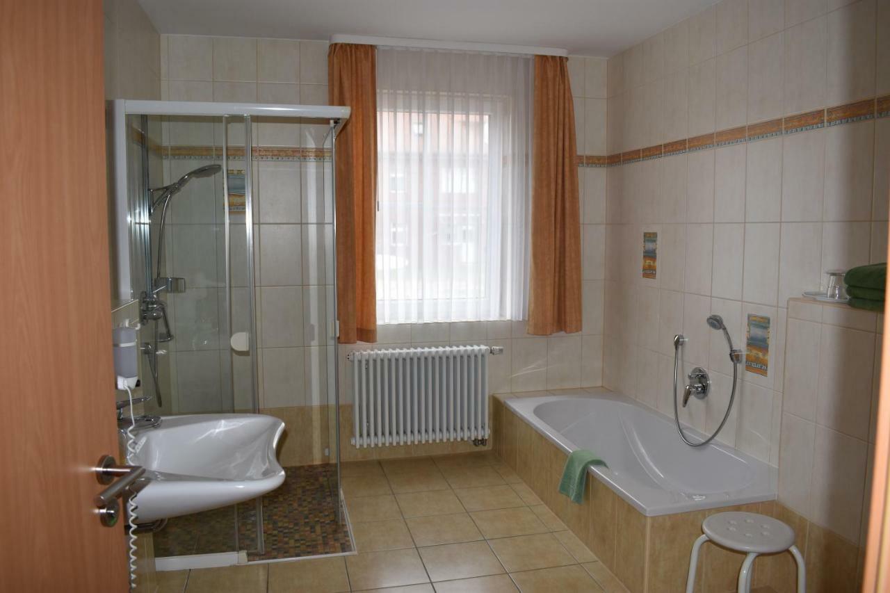 Hotel Garni "Am Hafen" ハーフェルベルク エクステリア 写真