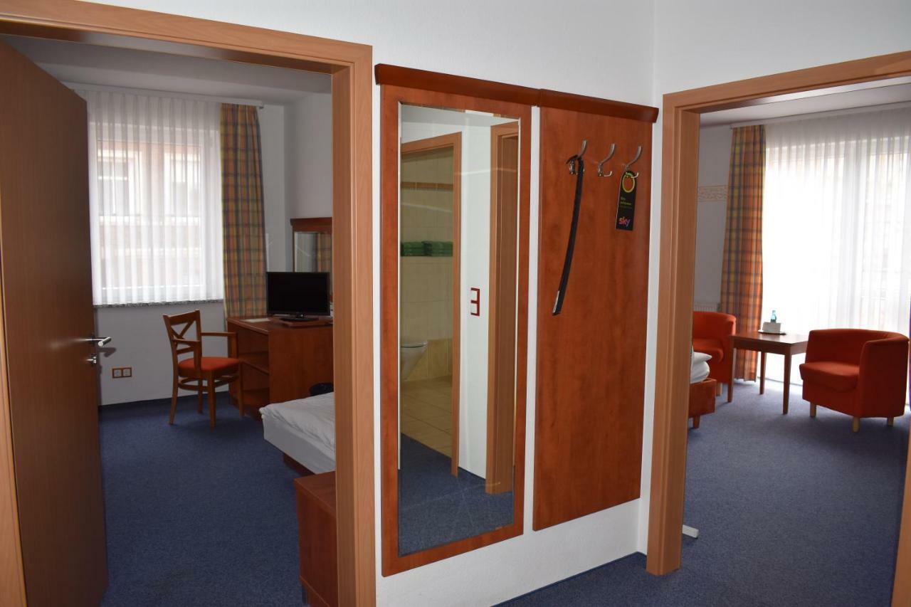 Hotel Garni "Am Hafen" ハーフェルベルク エクステリア 写真
