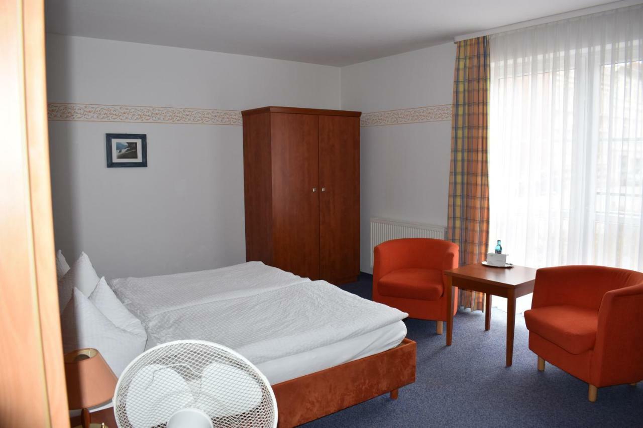 Hotel Garni "Am Hafen" ハーフェルベルク エクステリア 写真