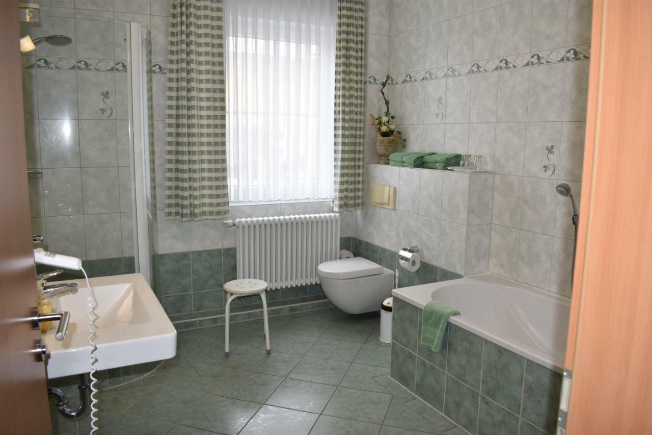 Hotel Garni "Am Hafen" ハーフェルベルク エクステリア 写真